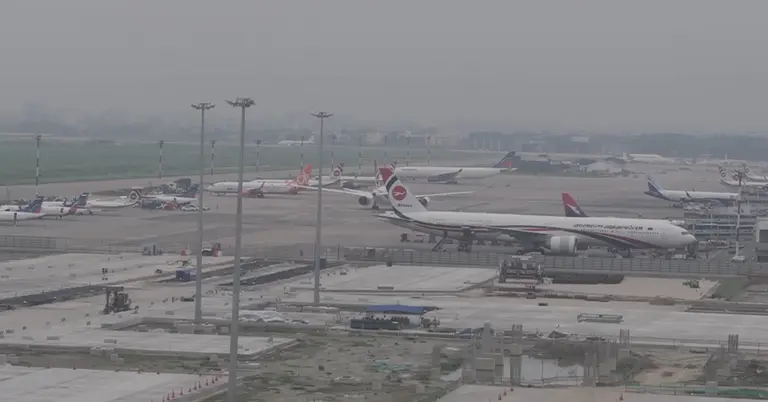 যুদ্ধের প্রভাববে বন্ধ বিমান চলাচল